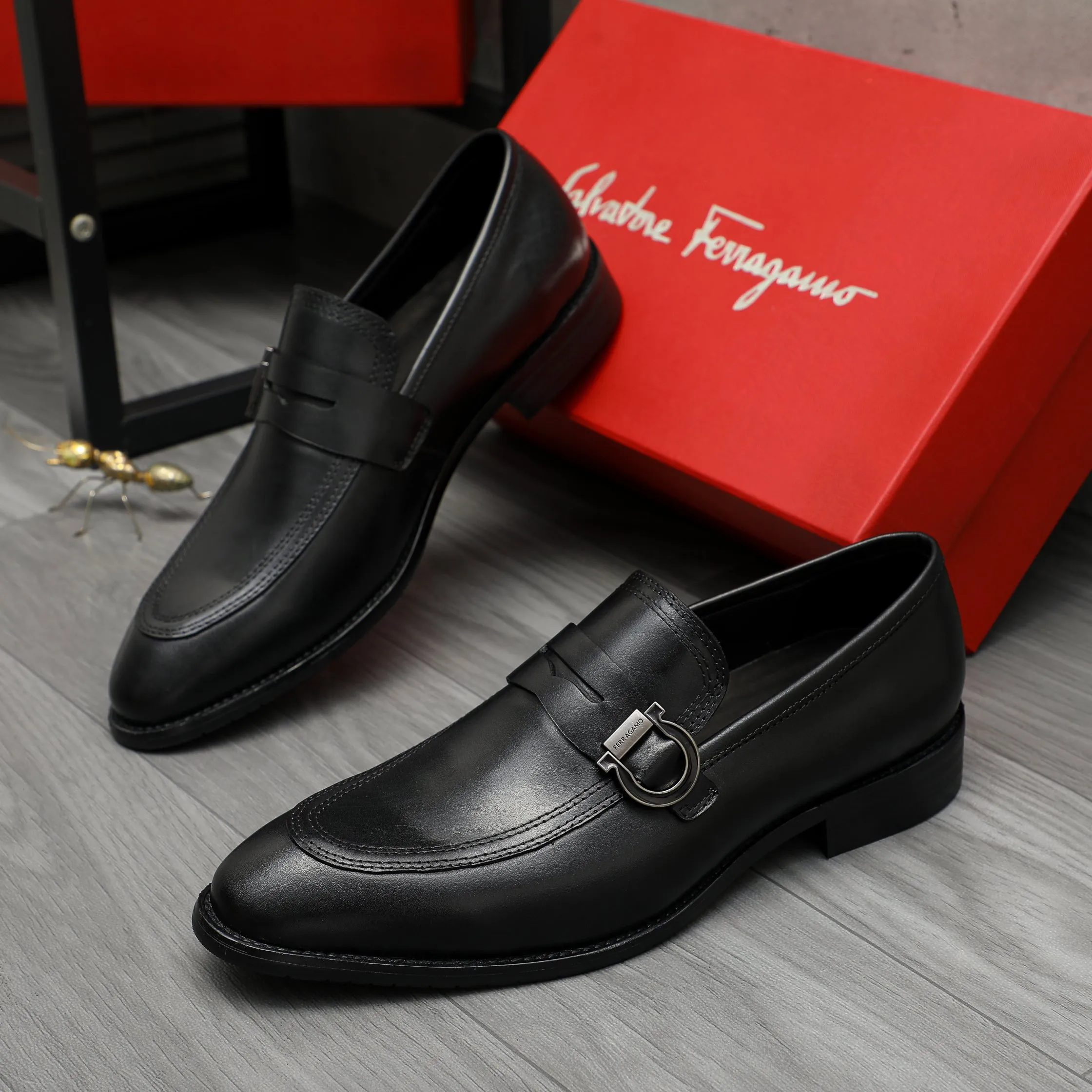Men's men's shoes💰460 Product trademark: Ferragamo "Ferragamo" business slip-on leather shoes Regular size: 39-44 Product materials: Selected high-quality cowhide upper, cowhide lining, original outsole